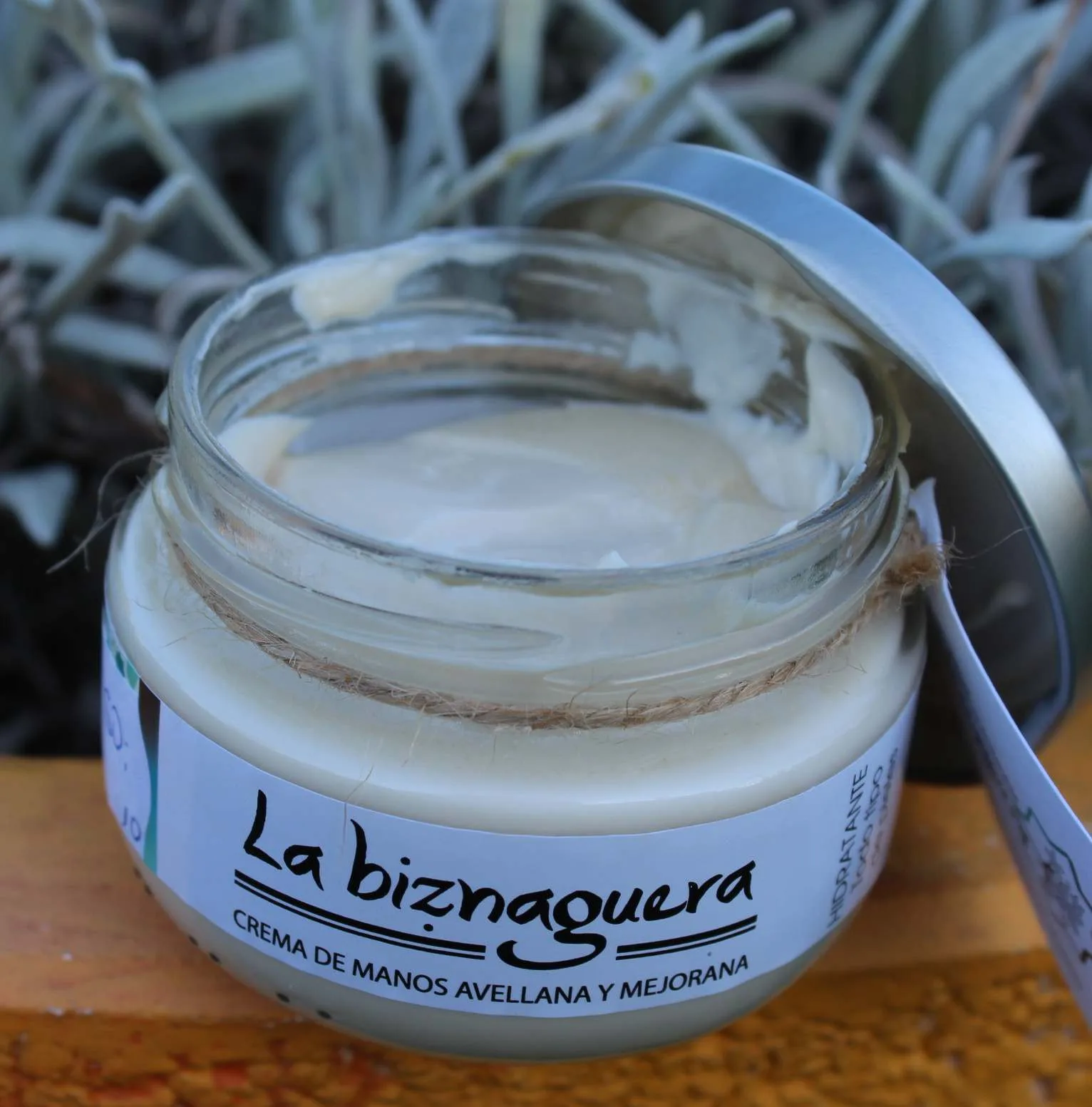 Crema de manos de avellana y mejorana - Imagen 2